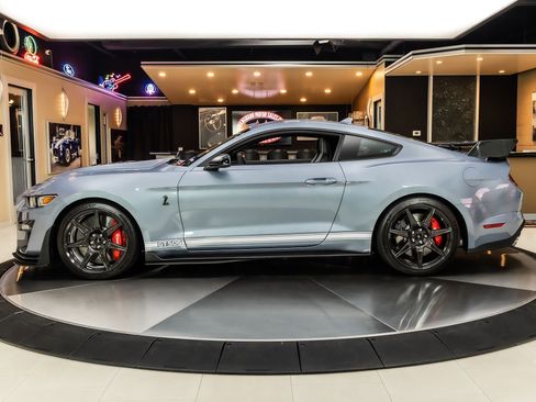 Used 2022 Ford Mustang Shelby GT500 w/ Carbon Fiber Track Pack RWD image 18