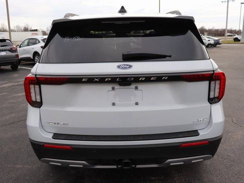 New 2026 Ford Explorer Active w/ Active Comfort Package AWD/4WD image 8