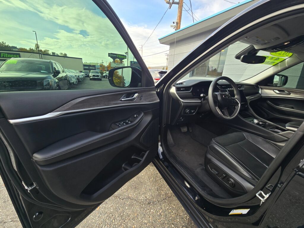Used 2023 Jeep Grand Cherokee Limited AWD/4WD image 15