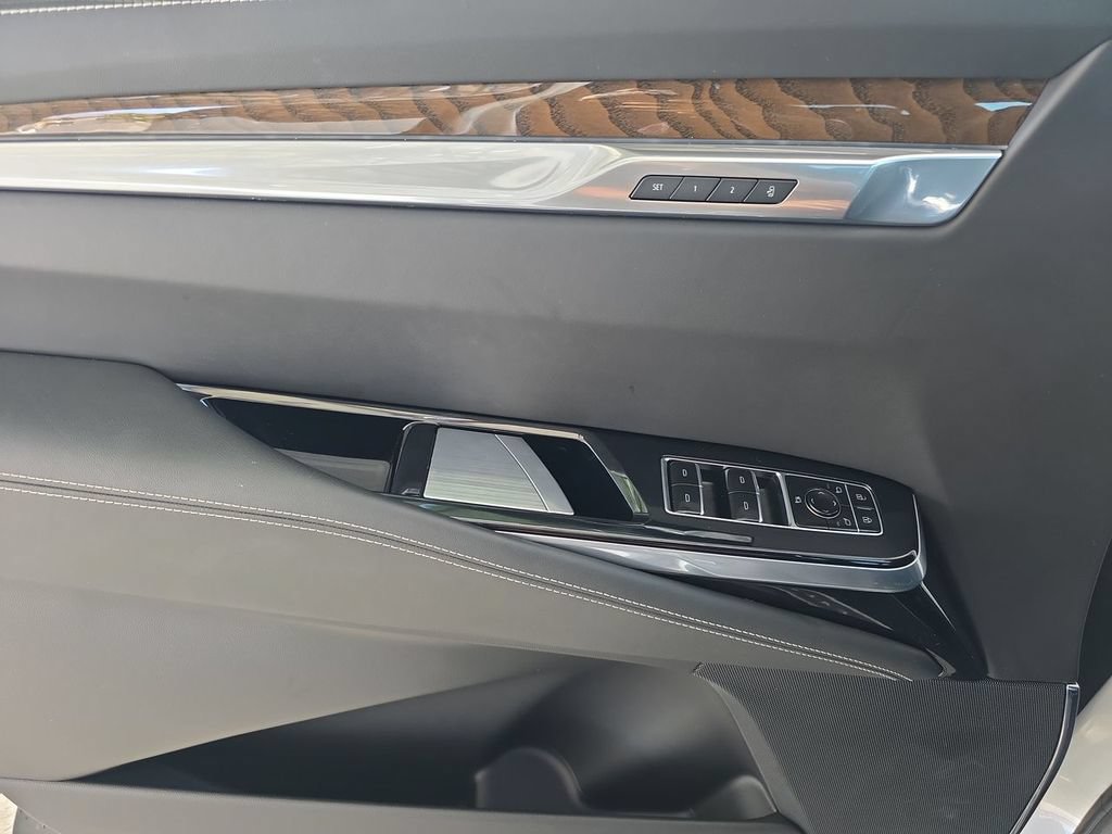 Certified 2025 Cadillac Escalade Sport Platinum w/ LPO, ONYX Package AWD/4WD image 24