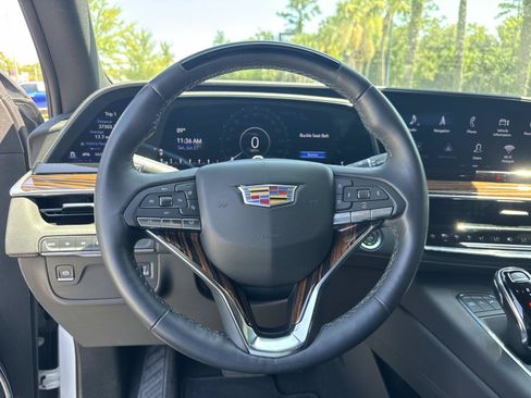 Certified 2024 Cadillac Escalade Premium Luxury AWD/4WD image 15
