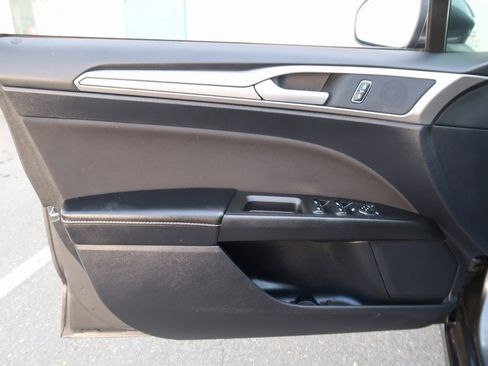 Used 2020 Ford Fusion SE image 15