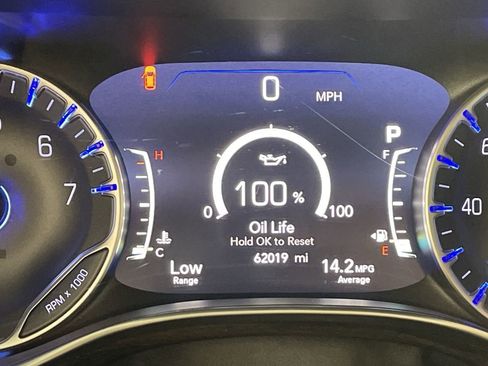 Used 2023 Chrysler Pacifica Limited image 14