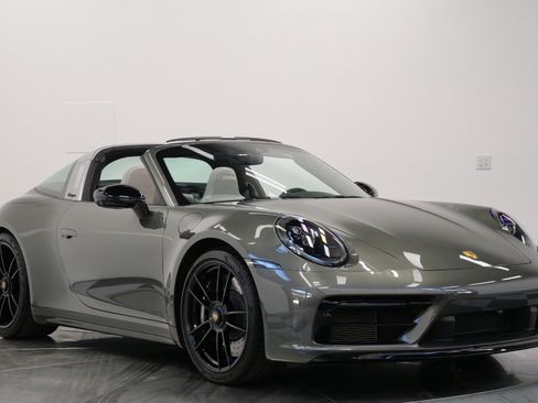 Used 2022 Porsche 911 Targa 4 GTS image 3