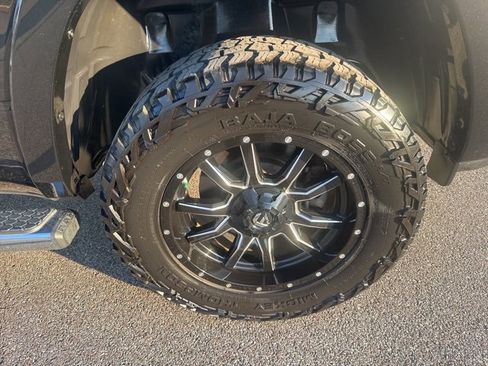 Used 2019 RAM 1500 Laramie image 13