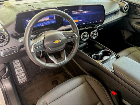 Used 2024 Chevrolet Blazer EV LT AWD/4WD image 17