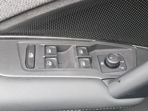 Certified 2025 Volkswagen Tiguan S FWD image 52