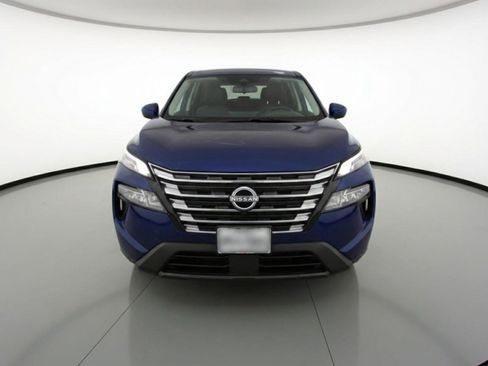 Used 2025 Nissan Rogue SV image 2