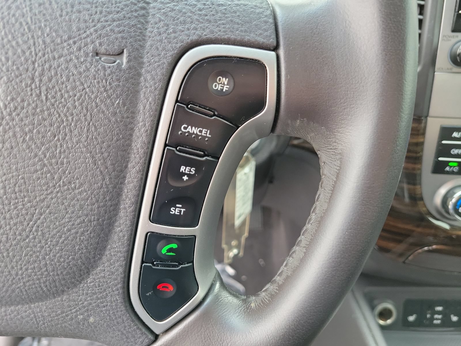 Used 2011 Hyundai Santa Fe Limited FWD image 23