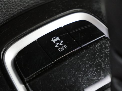 Used 2020 Toyota Corolla LE image 28