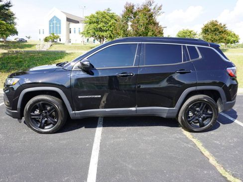 Used 2023 Jeep Compass Latitude w/ Convenience Group AWD/4WD image 9