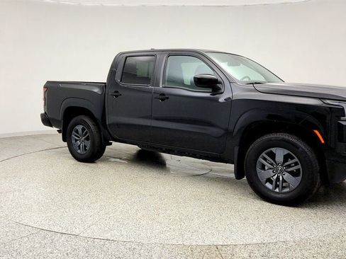 Used 2025 Nissan Frontier SV image 3