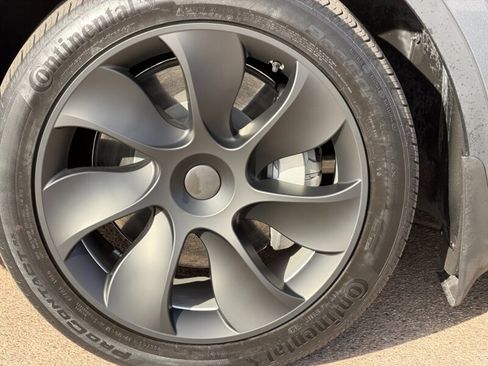 Used 2020 Tesla Model Y Long Range image 33