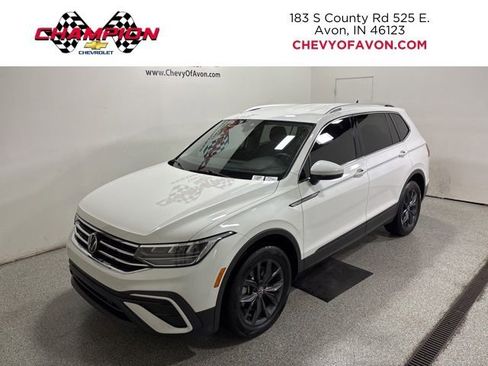 Used 2023 Volkswagen Tiguan SE FWD image 1