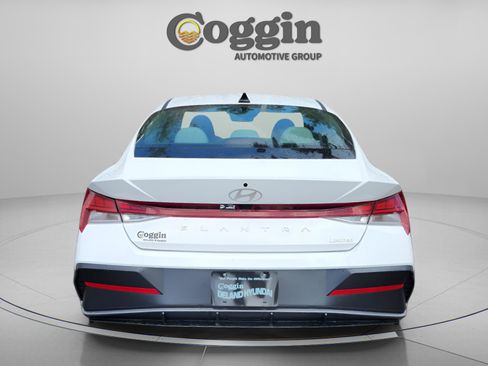 New 2026 Hyundai Elantra Limited FWD image 4