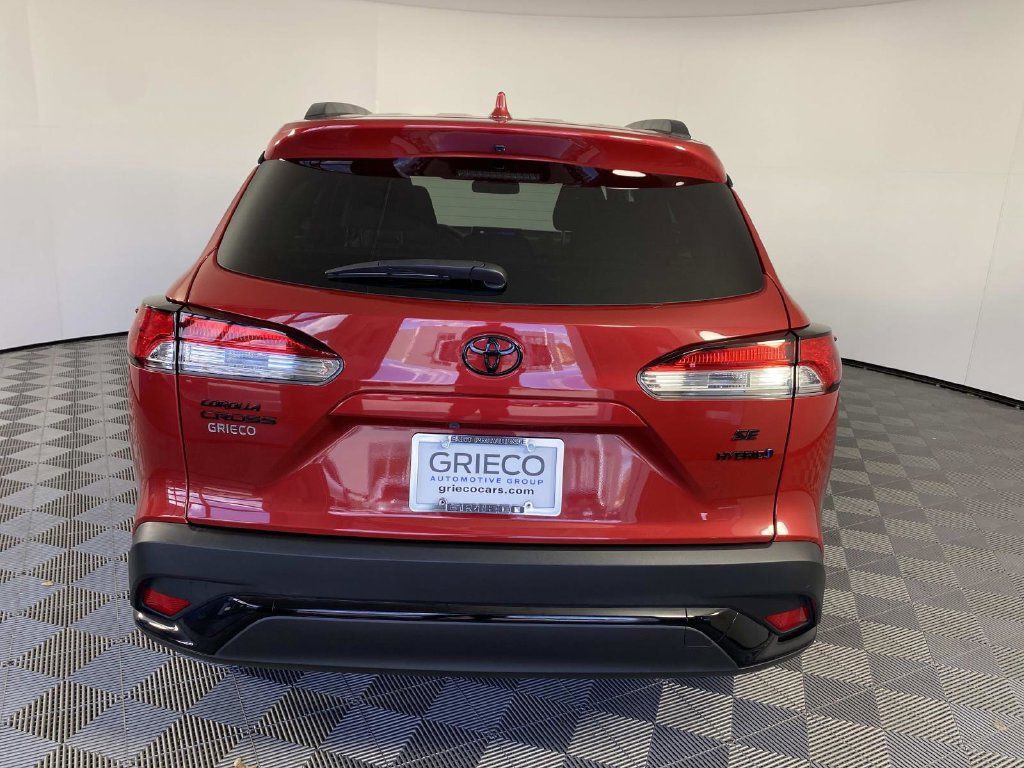 Used 2023 Toyota Corolla Cross AWD Hybrid w/ Moonroof Package image 7