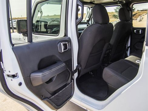 Used 2023 Jeep Gladiator Overland image 24