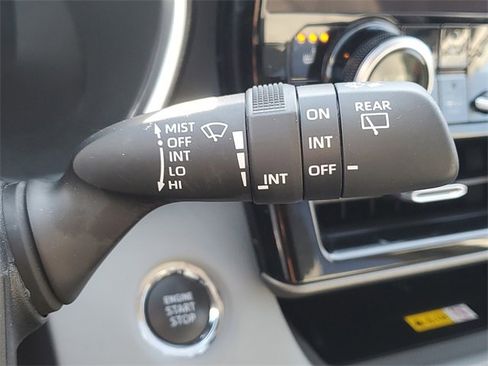 Used 2023 Toyota Highlander Limited image 26