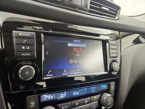 Used 2021 Nissan Rogue Sport SV image 3