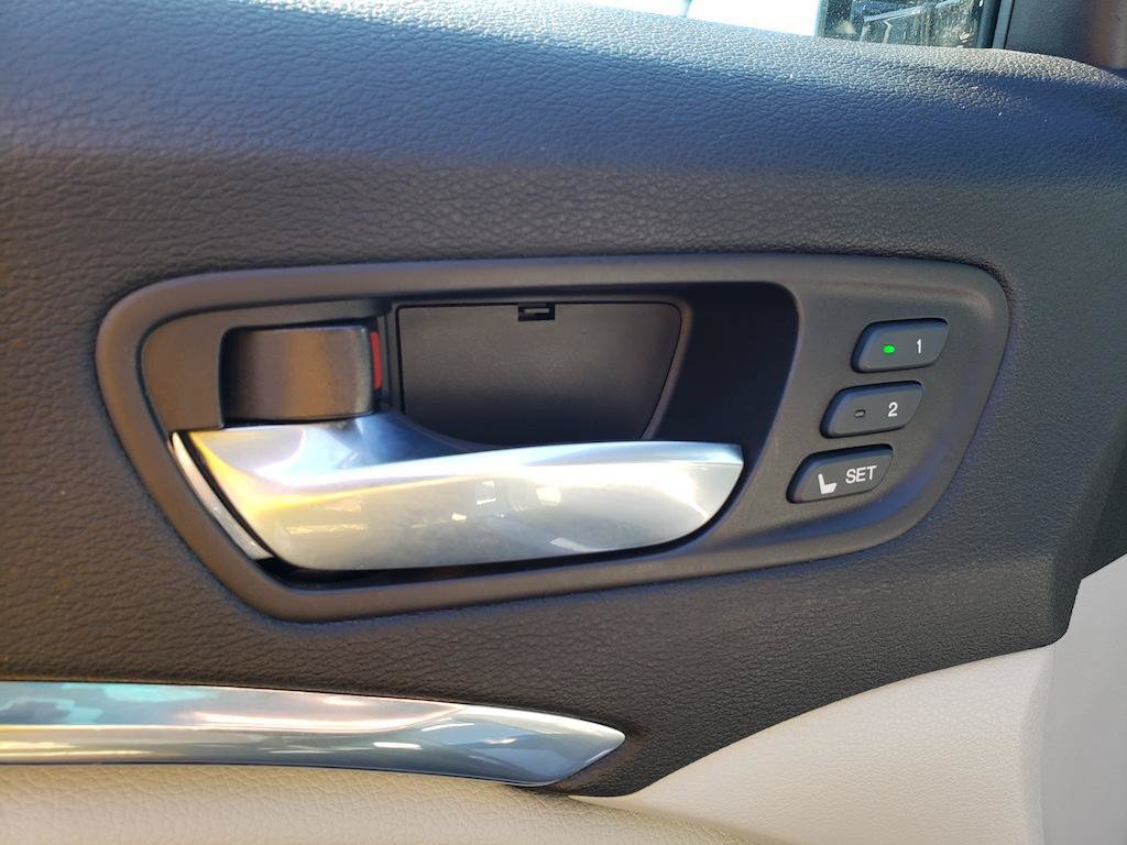 Used 2015 Acura MDX w/ Technology Package AWD/4WD image 19