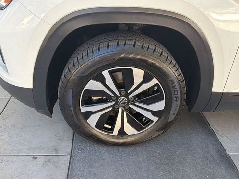 Certified 2024 Volkswagen Atlas SE FWD image 9