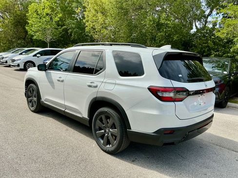 New 2026 Honda Pilot Sport image 4