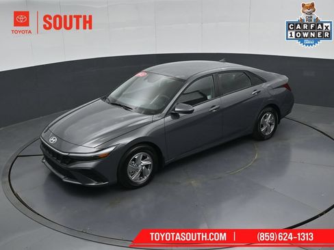 Used 2025 Hyundai Elantra SE FWD image 48