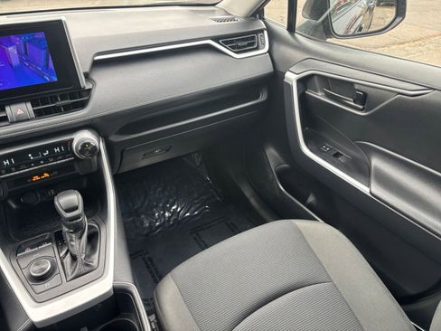 Used 2025 Toyota RAV4 LE image 31