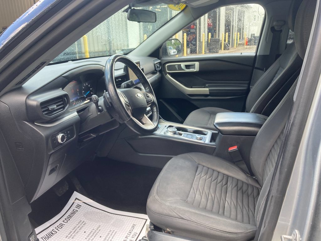Used 2020 Ford Explorer XLT w/ Comfort Package AWD/4WD image 12