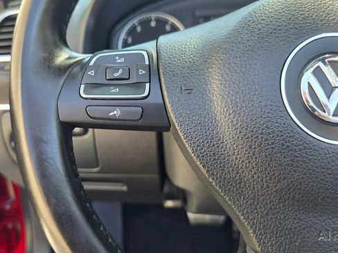 Used 2013 Volkswagen Eos FWD image 26