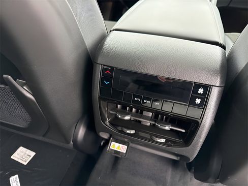 New 2025 Jeep Grand Cherokee L Altitude image 17