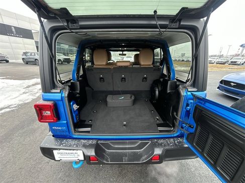 Used 2022 Jeep Wrangler Unlimited Sahara w/ Cold Weather Group image 30