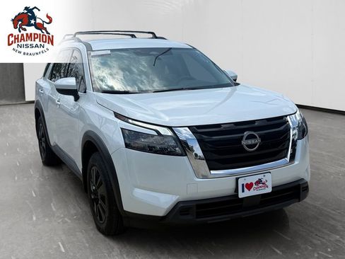 Used 2025 Nissan Pathfinder SV FWD image 7