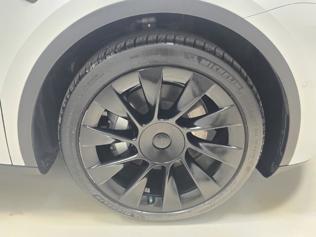 Used 2021 Tesla Model Y Long Range AWD/4WD image 8
