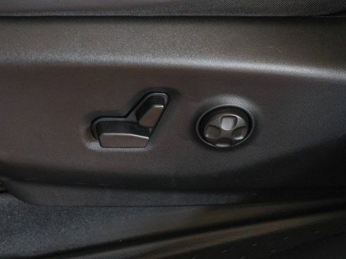 Used 2026 Chrysler Pacifica Select FWD image 10