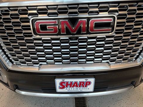 Used 2022 GMC Yukon Denali AWD/4WD image 13