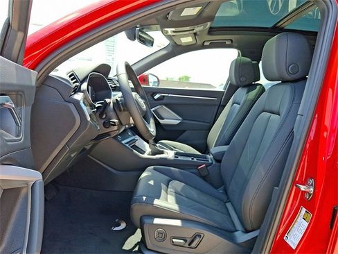 New 2025 Audi Q3 2.0T Premium image 9