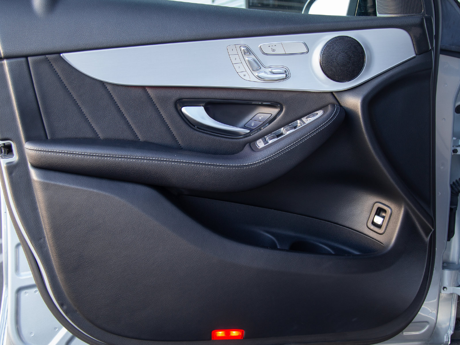 Used 2022 Mercedes-Benz GLC 300 image 9