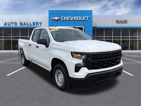 Certified 2025 Chevrolet Silverado 1500 W/T w/ WT Value Package image 3