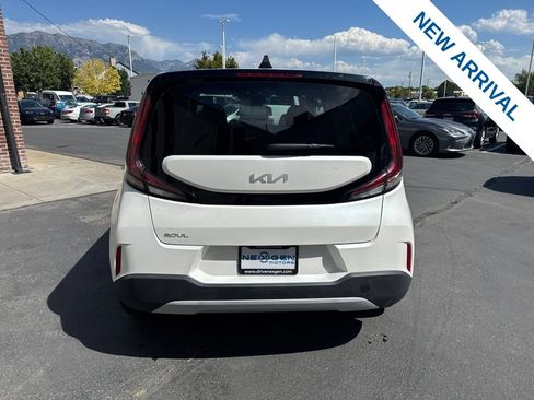 Used 2023 Kia Soul LX FWD image 6