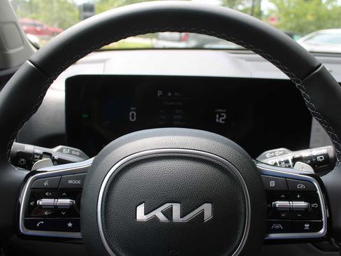 New 2025 Kia Sorento EX image 30
