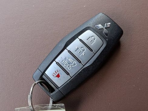 Used 2025 Mitsubishi Outlander SEL AWD/4WD image 32