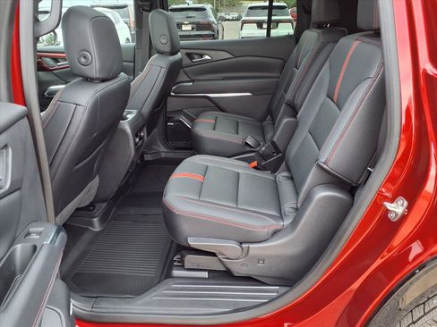 Used 2025 Chevrolet Traverse RS w/ LPO, Floor Liner Package image 19