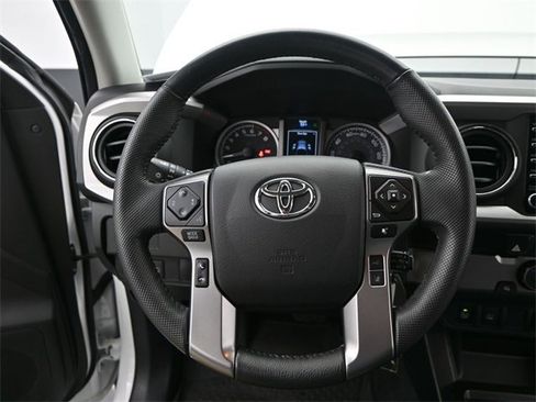 Used 2022 Toyota Tacoma SR5 w/ Technology Package image 7