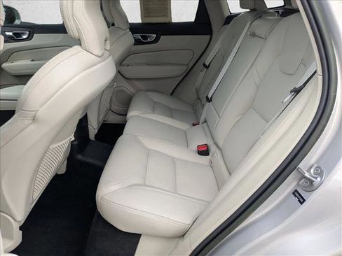 Used 2023 Volvo XC60 T8 Ultimate image 16