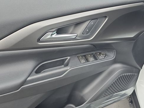 New 2026 Chevrolet Equinox EV LT image 12