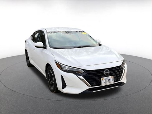 Used 2025 Nissan Sentra SV image 3