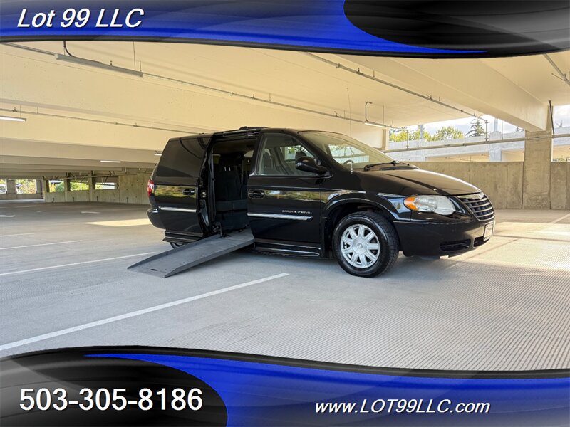 Used 2006 Chrysler Town & Country Touring w/ Trailer Tow Prep Group FWD image 2