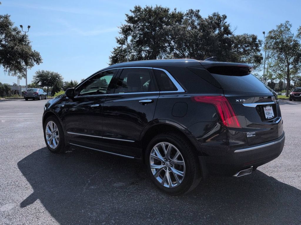 Used 2017 Cadillac XT5 Luxury w/ Driver Awareness Package FWD image 6