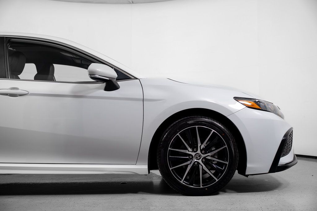 Used 2024 Toyota Camry SE FWD image 4
